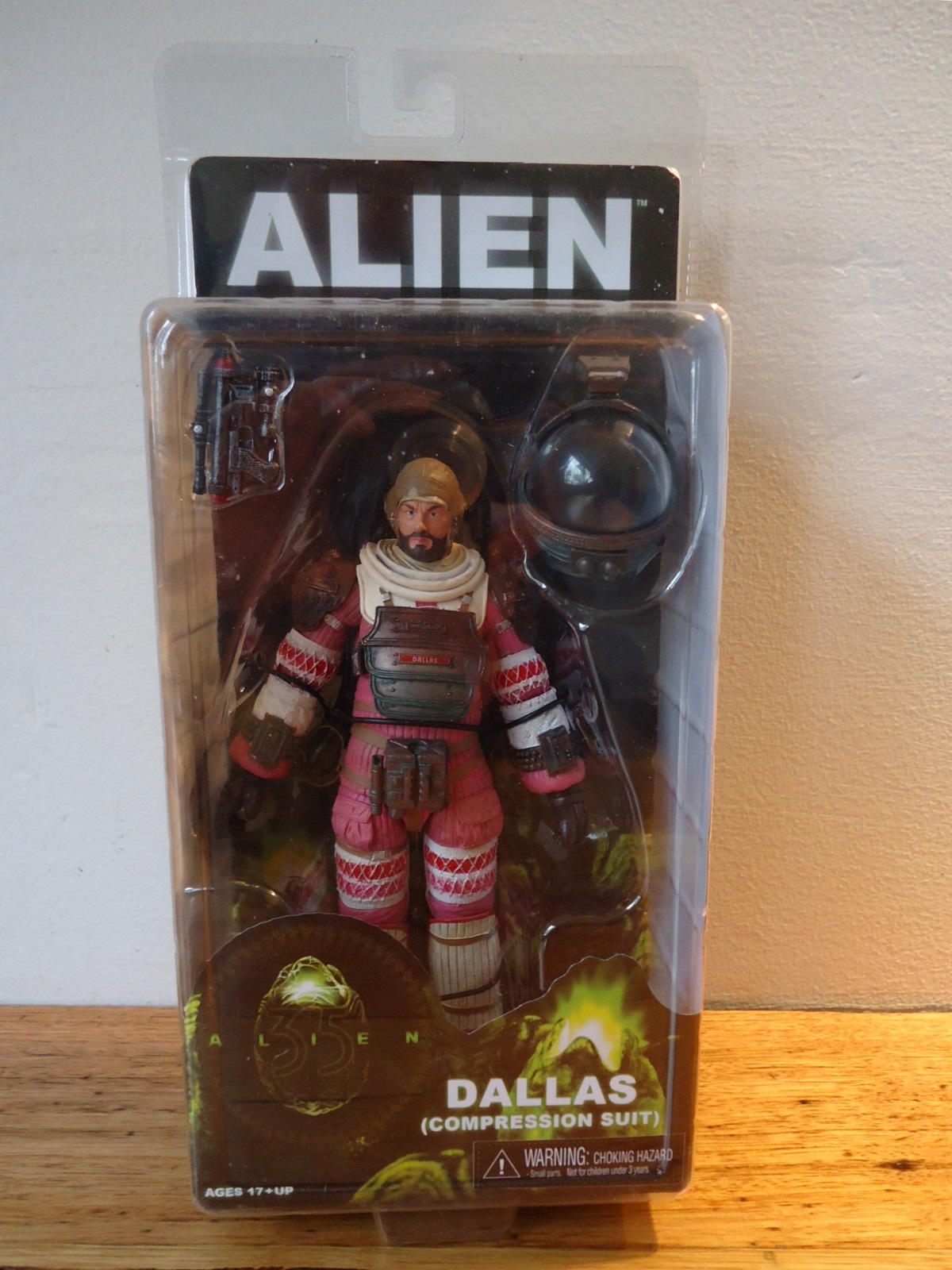 NECA Alien Series 4 Dallas (Compression Suit) Review - Preternia